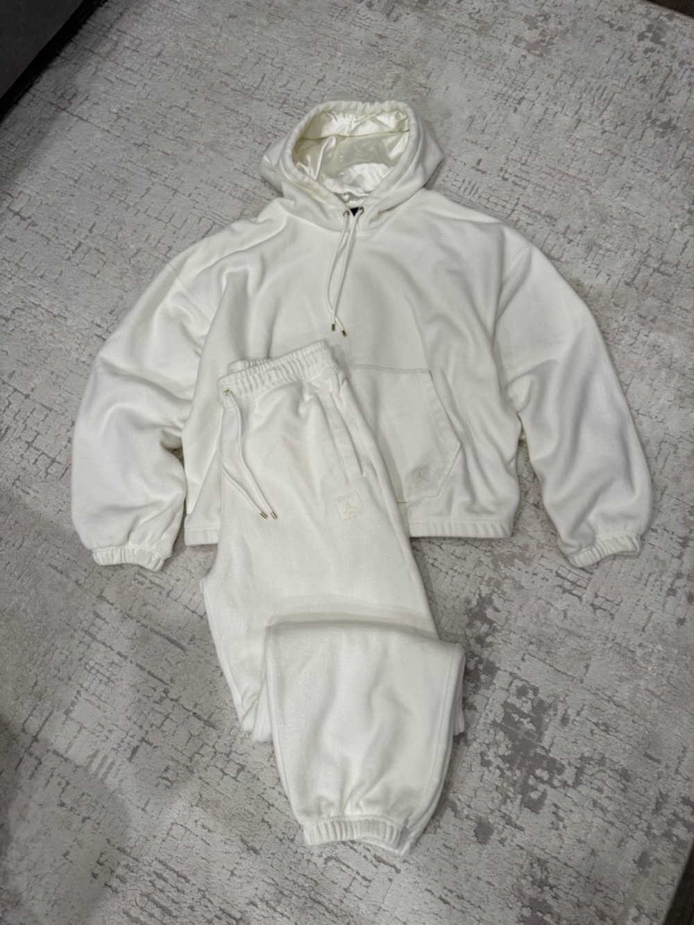 Soft suit jordan hoodie size m, pants size s